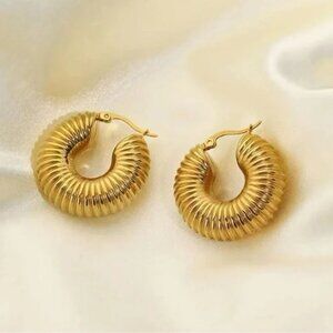 Lightweight 14k Gold plated Earrings Elegant Chunky Hoops